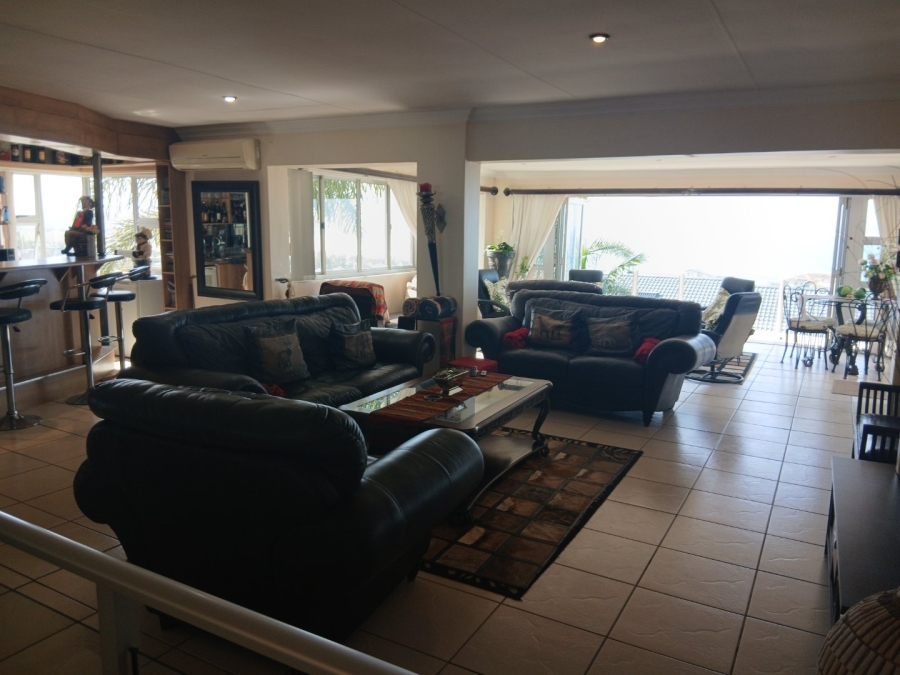 5 Bedroom Property for Sale in Wavecrest Eastern Cape
